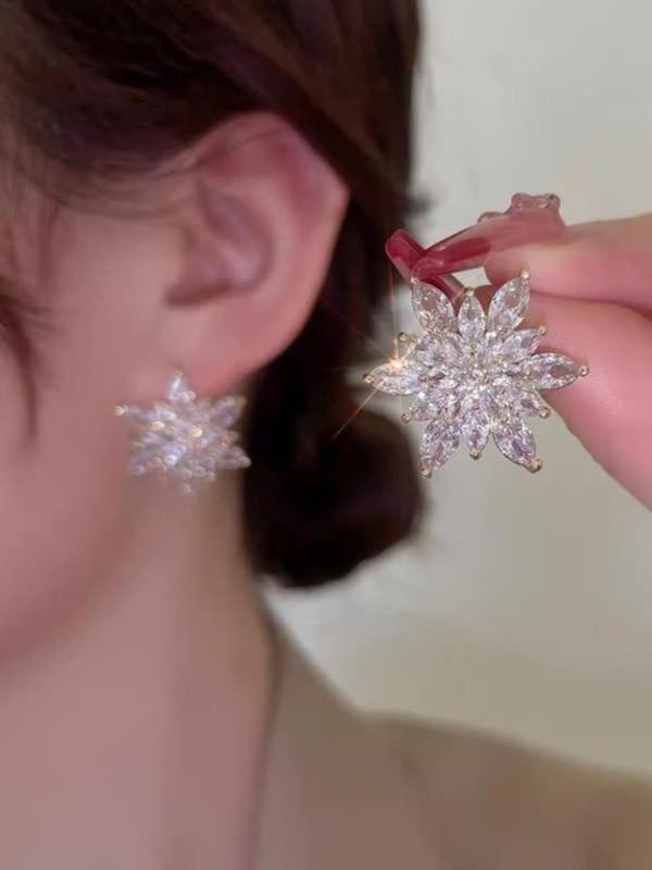 Snowflake Design Rhinestone Stud Earrings, Elegant Exquisite Jewelry for Women, Trendy Accessories for Party and Daily Life