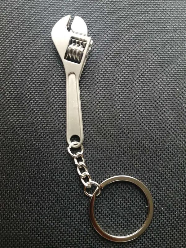 Portable Mini Wrench Design Keychain, Adjustable Universal Tool Design Keychain, Creative Cute Keychain for Car, Bike, and Motorcycle Repair