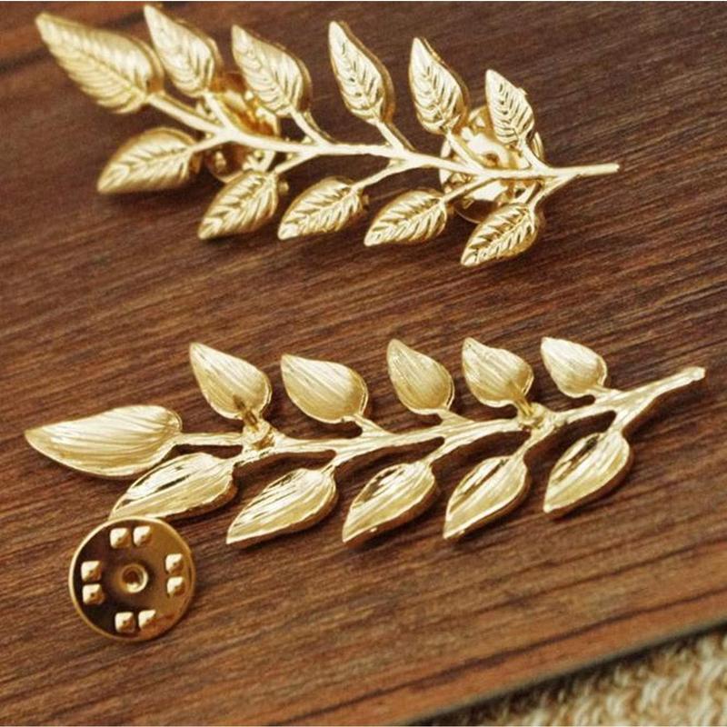 Double Link Chains, Retro Hollow Pattern and Angle Triangle Tassels Collar Pins Brooch Clip Pin Brooches Shirt Collar Decoration Parts with Free Box