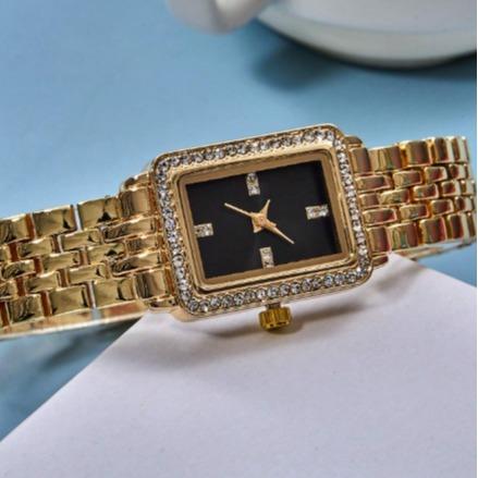 Ladies' Stainless Steel Strap Trendy Quartz Watch With Rhinestone Decor