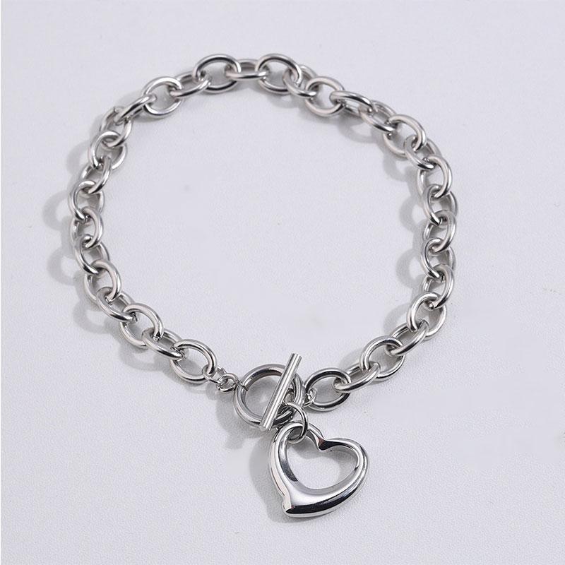 3-piece Heart-shaped Pendant Necklace Switch Chain Heart-shaped Bracelet Heart-shaped Stud Earrings Women's Stainless Steel Charm Love Jewelry Set Halloween