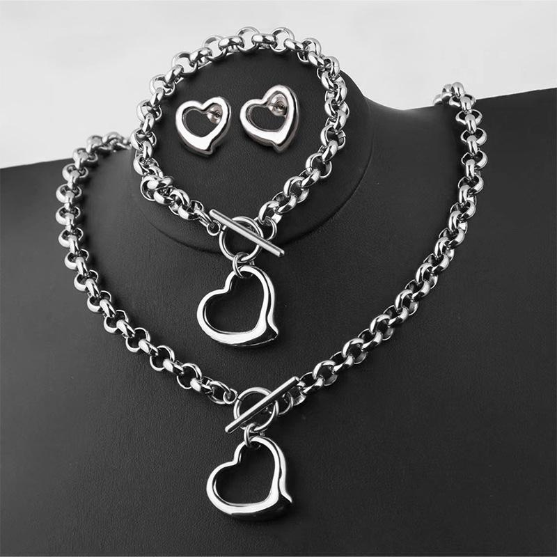 3-piece Heart-shaped Pendant Necklace Switch Chain Heart-shaped Bracelet Heart-shaped Stud Earrings Women's Stainless Steel Charm Love Jewelry Set Halloween