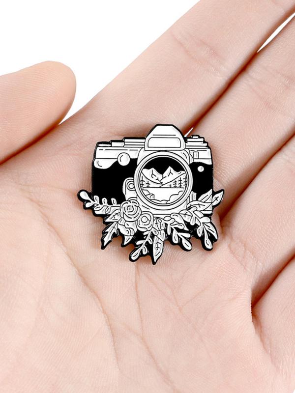 Creative Retro Black and White Camera Design Brooch, Fashion Brooch for Party, Daily Clothing Decor, Trendy All-match & Exquisite Brooch for Birthday Gift